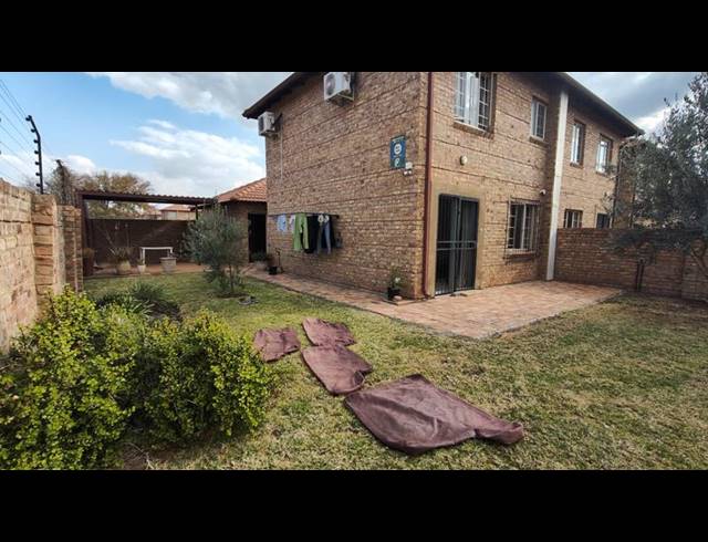 2 BEDROOM TOWNHOUSE FOR SALE IN ANNLIN